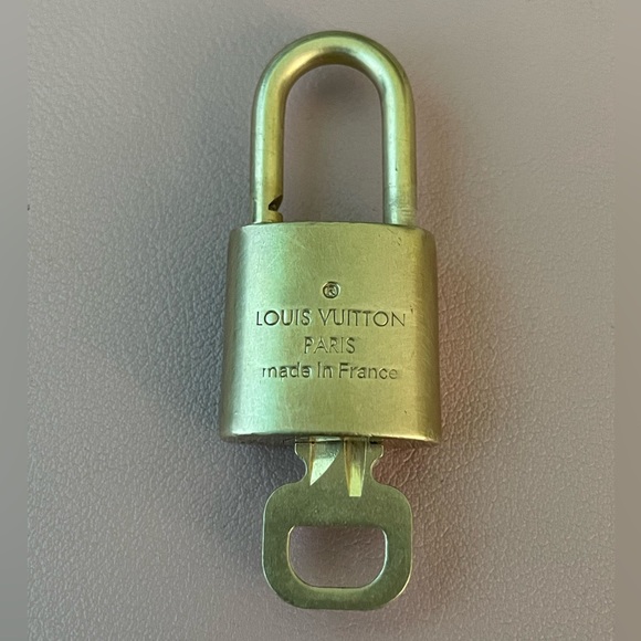 Authentic vintage Louis Vuitton Lock and Key 342 - Picture 4 of 4